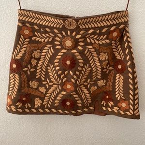 Herencia Clothing. Embroidered, brown, suede mini skirt with slit. Size Medium